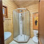 Трёхместный и более (Коттедж-сруб "Люкс" с одной спальней и гостиной), Эко-отель Поляна Сказок