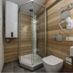 Трёхместный и более (Новый коттедж с двумя спальнями, кухней-студио и террасой), Эко-отель Поляна Сказок