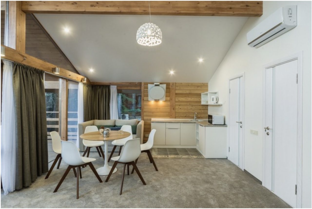 Трёхместный и более (Новый коттедж с одной спальней, кухней-студио и террасой), Эко-отель Поляна Сказок