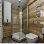 Трёхместный и более (Новый коттедж с одной спальней, кухней-студио и террасой), Эко-отель Поляна Сказок