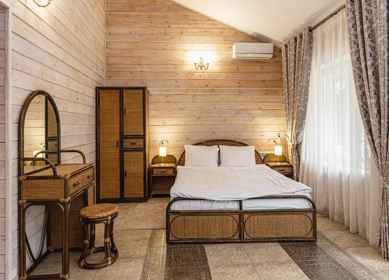 Трёхместный и более (Коттедж 