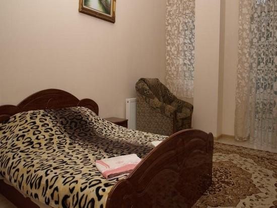 Трёхместный и более (4-местный Семейный) гостевого дома Каскад, Ялта