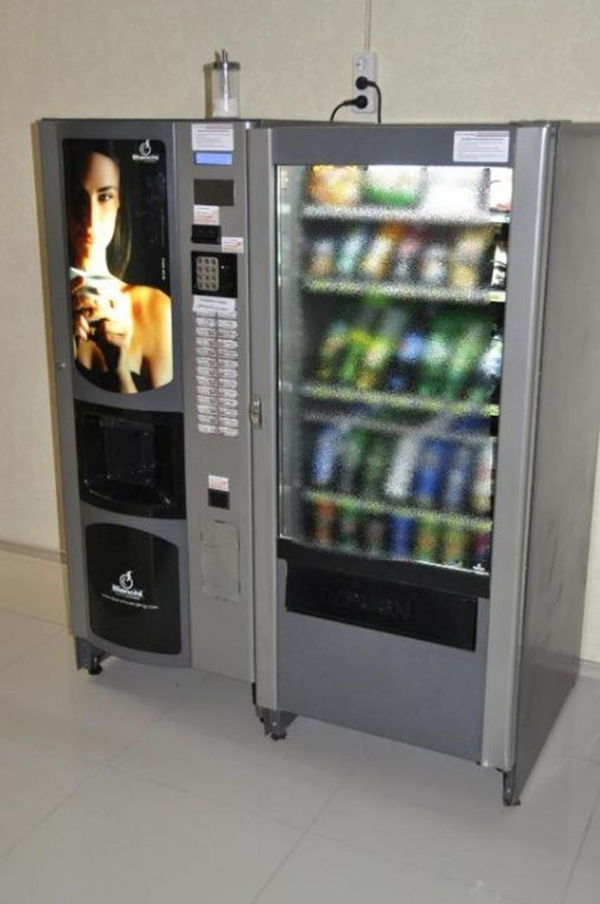 Торговый автомат с холодными напитками и закусками, Гостевой дом SunShine