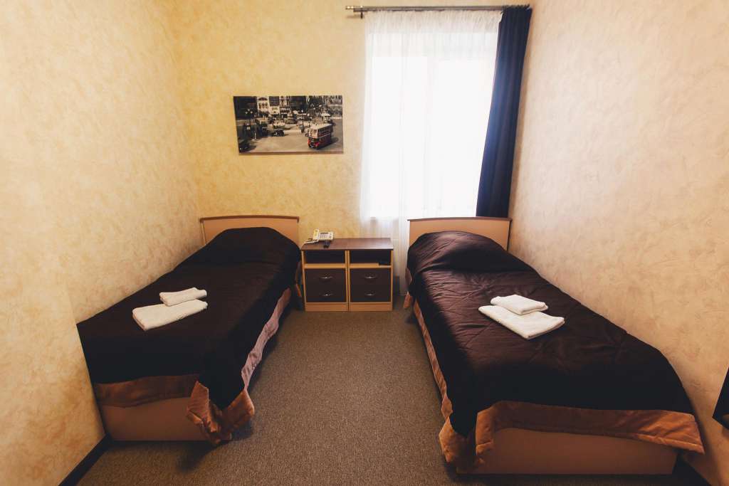Трёхместный и более (Семейный 2 комнатный) гостиницы Шале на Комсомольской, Новосибирск