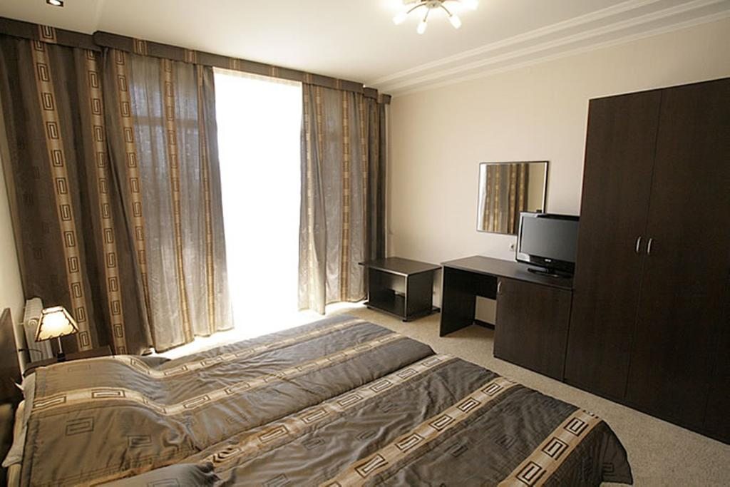Двухместный (Улучшенный двухместный номер с 1 кроватью или 2 отдельными кроватями и душем) отеля ФандоринЪ, Кабардинка