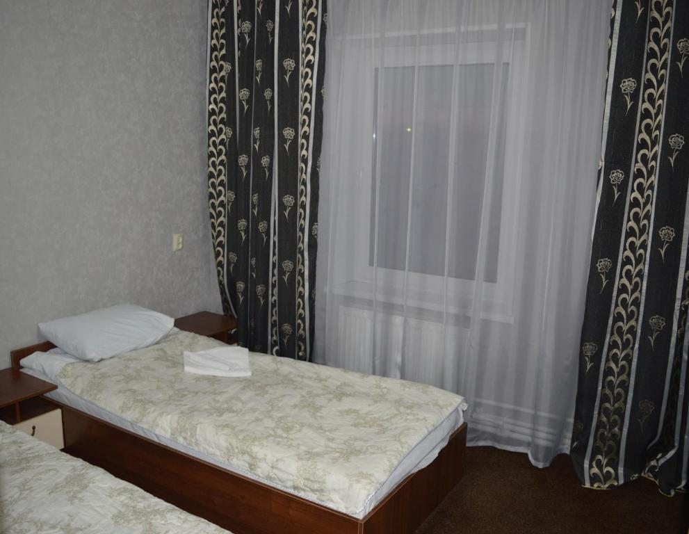 Двухместный (Стандартный двухместный номер с 2 отдельными кроватями) отеля Времена года, Ярославль