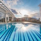 Закрытый подогреваемый бассейн, Санаторно-курортный комплекс Bridge Resort