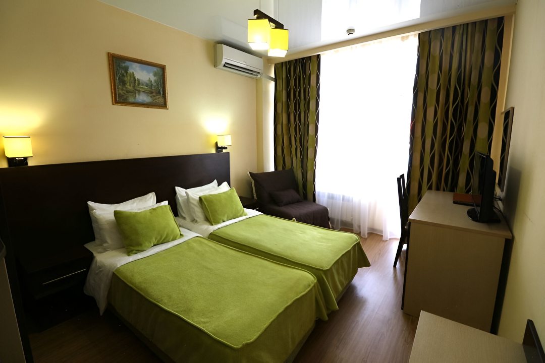 Двухместный (Стандарт  с балконом), Гостиница Meridian Plaza