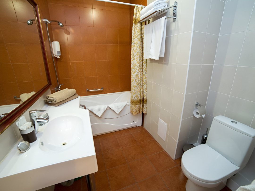 Двухместный (Стандарт  с балконом), Гостиница Meridian Plaza