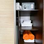 Студио, Гостиница Meridian Plaza