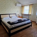 Апартаменты (Трёхкомнатные апартаменты с кухней), Гостевой дом На Украинской