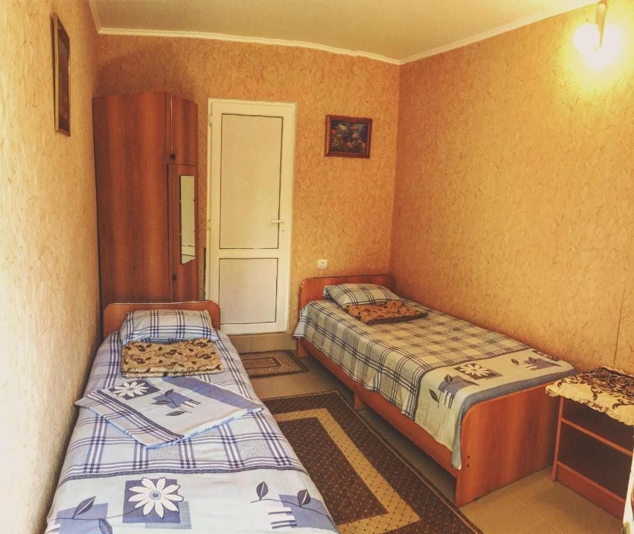 Двухместный (Двухместный номер с 2 отдельными кроватями, вид на сад) гостевого дома Новоселов, Витязево