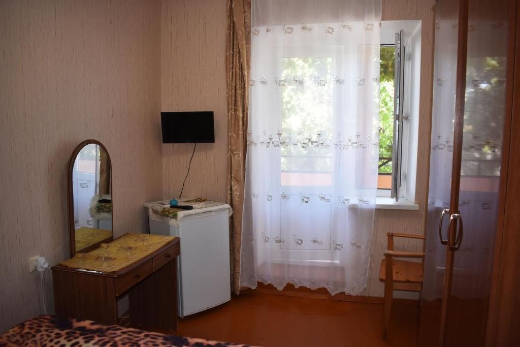 Двухместный (Двухместный номер Делюкс с 1 кроватью и душем) гостевого дома Новоселов, Витязево