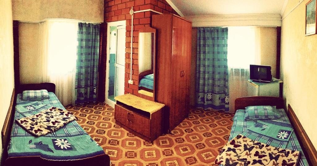 Двухместный (Двухместный номер с 2 отдельными кроватями и ванной комнатой) гостевого дома Новоселов, Витязево