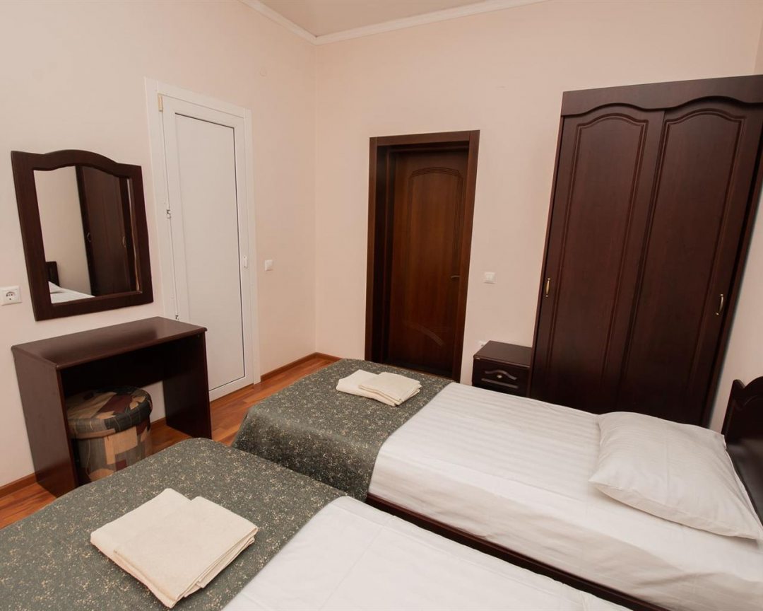 Двухместный (Стандартный двухместный номер с раздельными кроватями) отеля Золотое руно, Кабардинка
