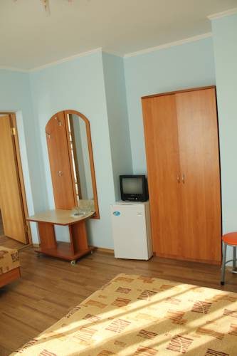 Трехместный (Улучшенный трехместный номер) гостиницы Гелиос, Витязево