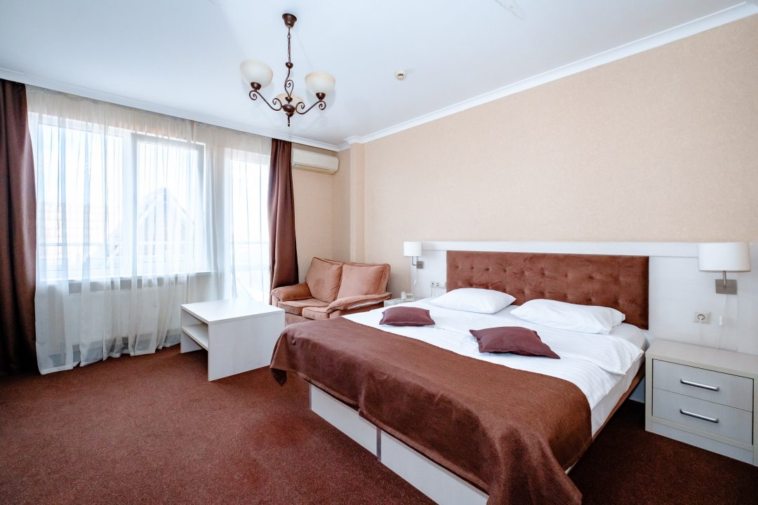 Двухместный (Бизнес с балконом) гостиницы Триумф, Краснодар