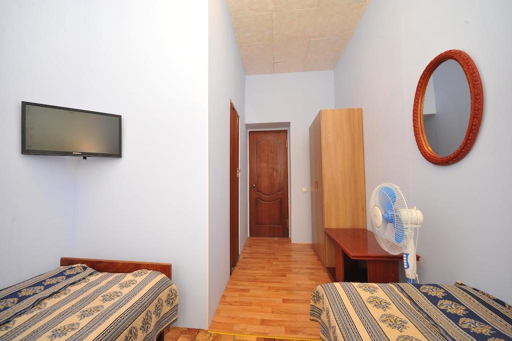 Двухместный (Двухместный номер эконом-класса с 2 отдельными кроватями) гостевого дома Черномор, Витязево