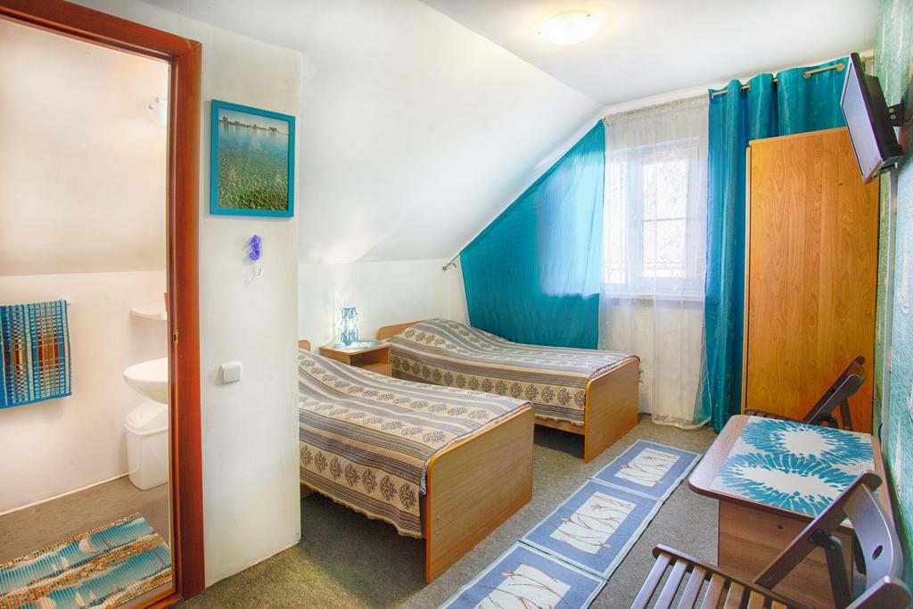 Двухместный (Двухместный номер эконом-класса с 1 кроватью или 2 отдельными кроватями) гостевого дома Черномор, Витязево