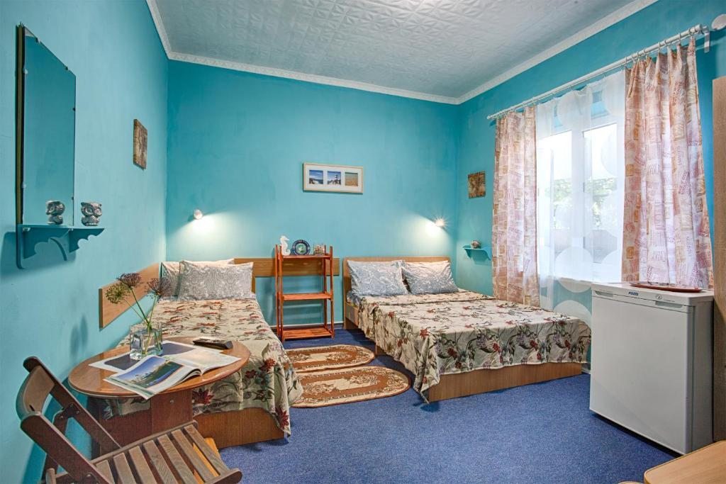 Трехместный (Бюджетный трехместный номер) гостевого дома Черномор, Витязево