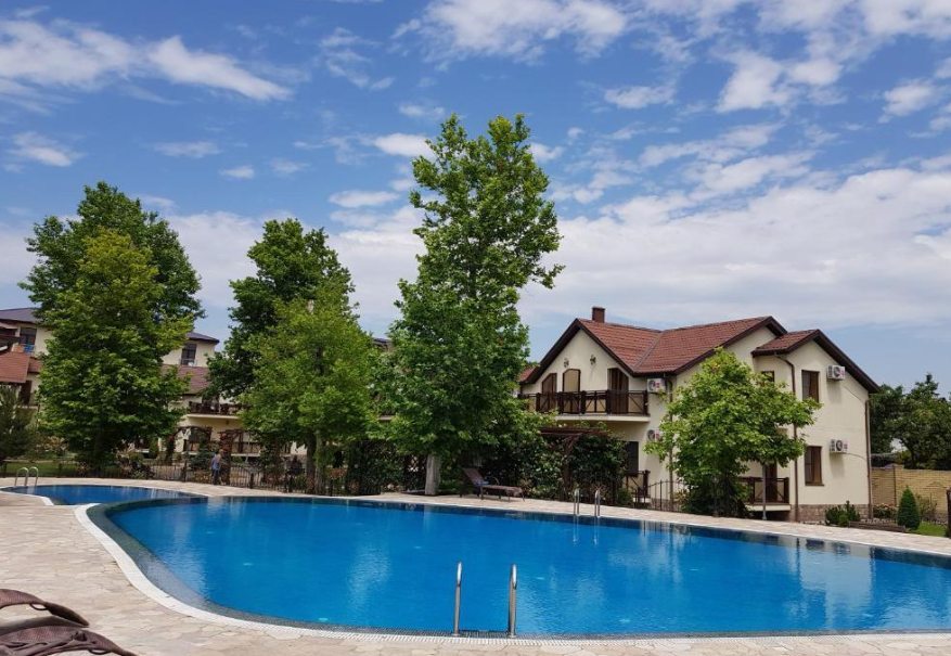 Открытый бассейн, Отель Платан Resort