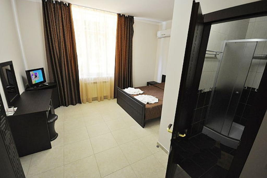 Двухместный (Без балкона, С 1 кроватью) гостиницы ЛеМан, Кабардинка