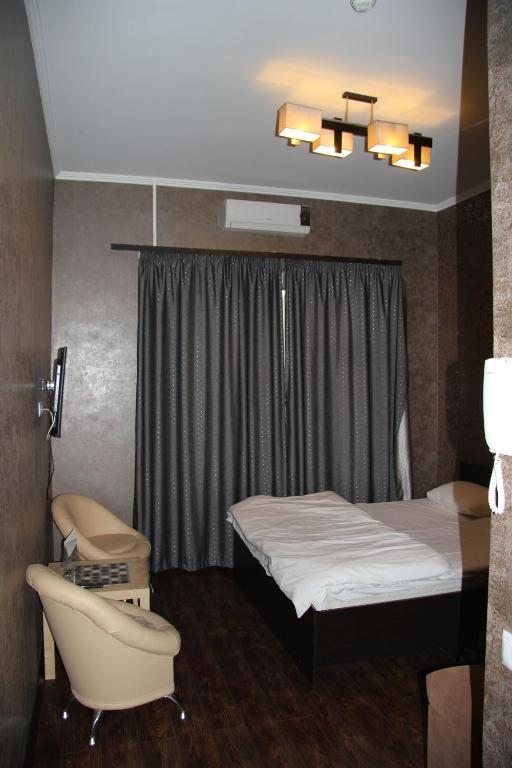 Двухместный (Большой двухместный номер с 1 кроватью) мини-отеля L G, Москва