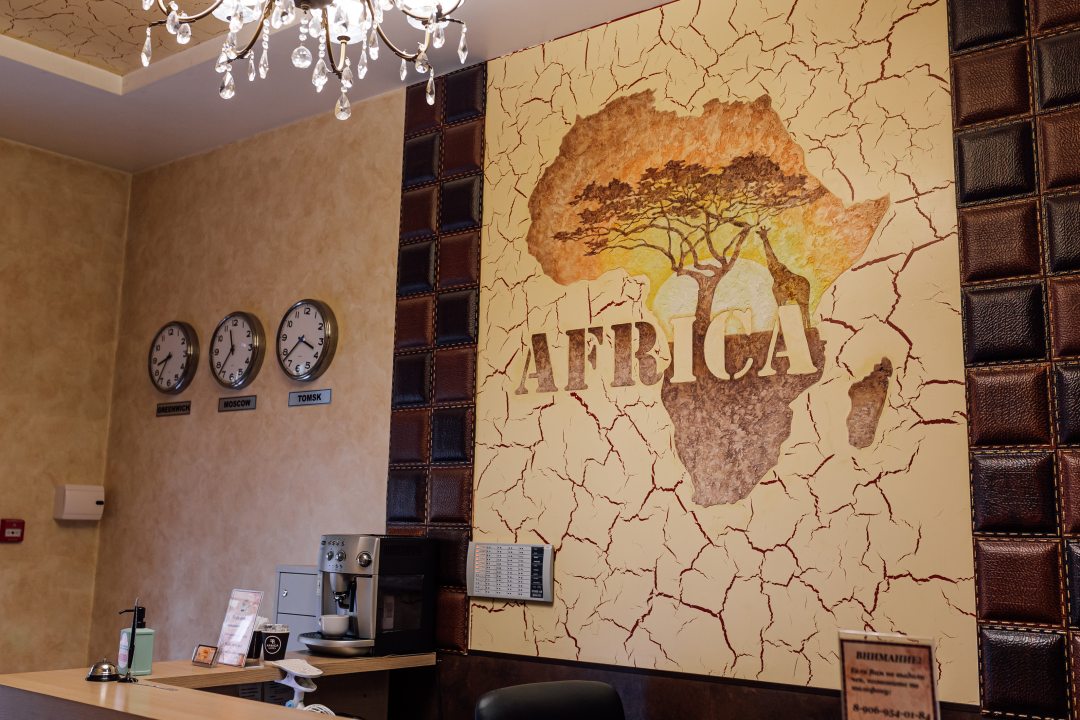 Круглосуточная стойка регистрации, Отель Africa