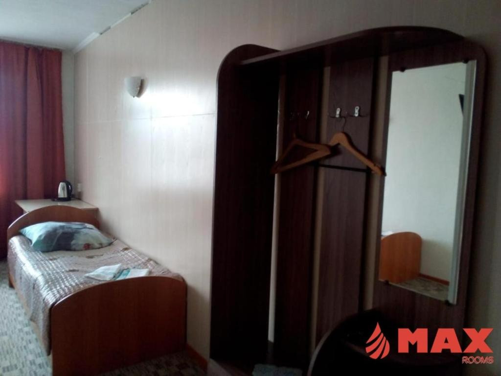 Номер (Кровать в общем 6-местном номере) гостиницы MAXROOMS Здвинск Сибирия