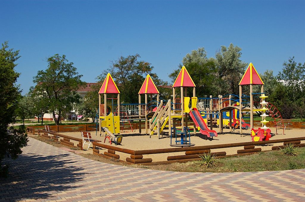 Детская площадка, Гостиница Солнечный берег
