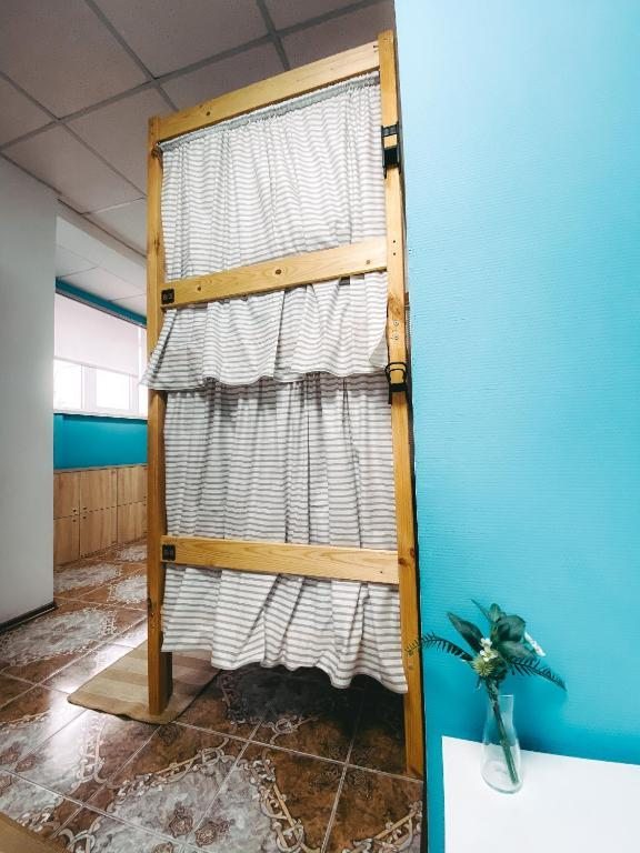 Номер (Кровать в общем номере для мужчин) хостела 40 подушек, Омск