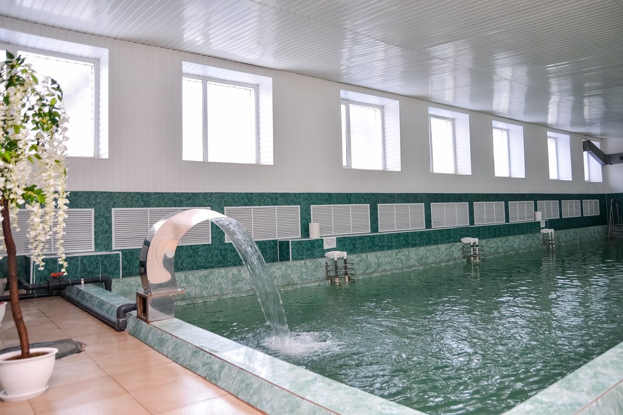 Крытый бассейн (работает круглый год), Санаторий имени В. В. Володарского