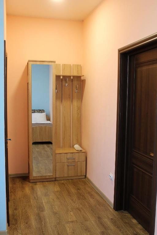 Двухместный (Номер стандарт с 2 отдельными кроватями и ванной комнатой) гостиницы Спортивно-Оздоровительный центр Русь, Прокопьевск