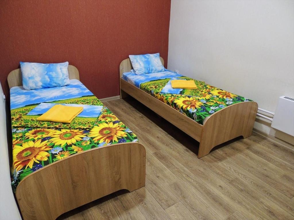 Четырехместный (Четырехместный двухкомнатный номер с ванной комнатой) гостиницы Спортивно-Оздоровительный центр Русь, Прокопьевск