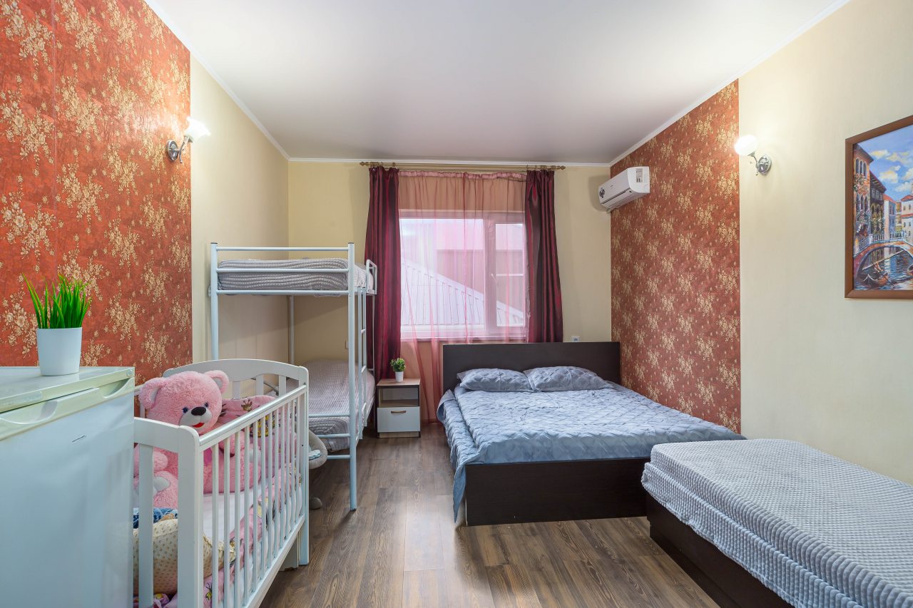 Четырехместный (Пятиместный номер с детской кроваткой) гостевого дома Анастасия, Геленджик