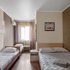 Четырехместный (Четырехместный номер - Двуспальная и две односпальные кровати), Гостевой дом Анастасия