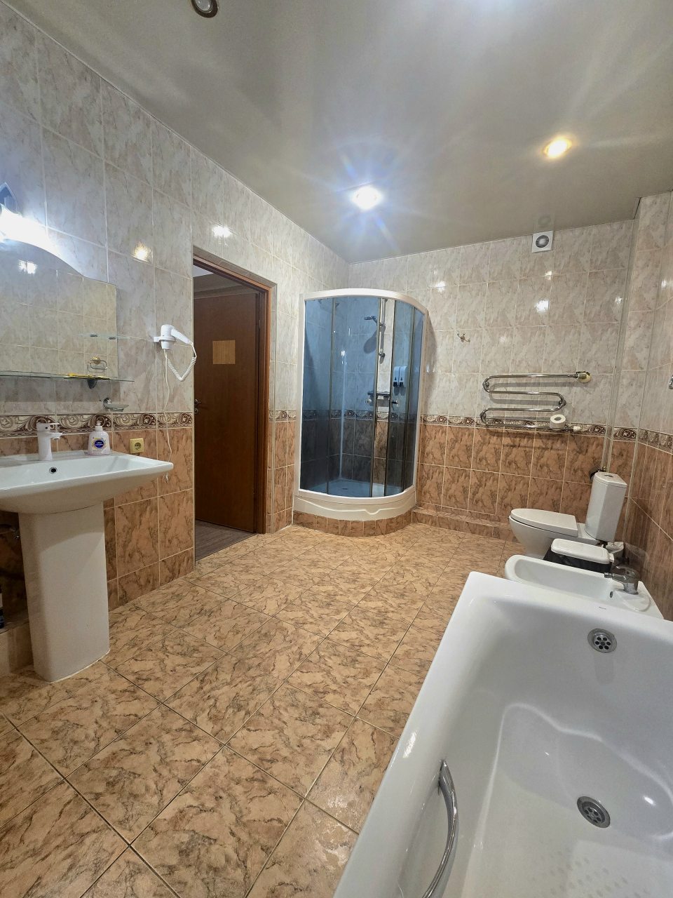 Апартаменты (Трехкомнатные), Гостиница Пещера