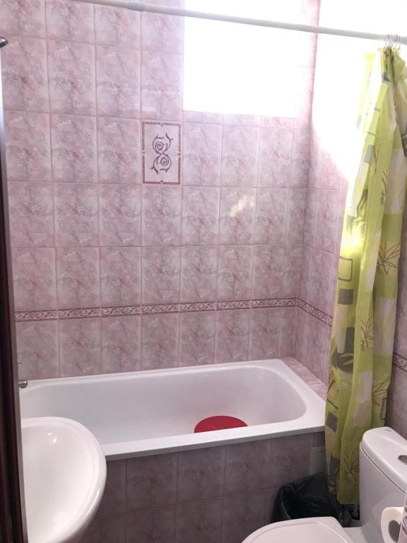 Трехместный (Трехместный номер с собственной ванной комнатой) отеля На Гоголя, 91, Анапа