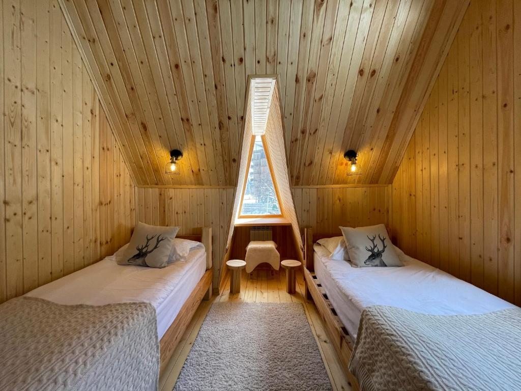 Двухместный (Двухместный номер с 2 отдельными кроватями и видом на горы) отеля Солнечная Долина, Домбай