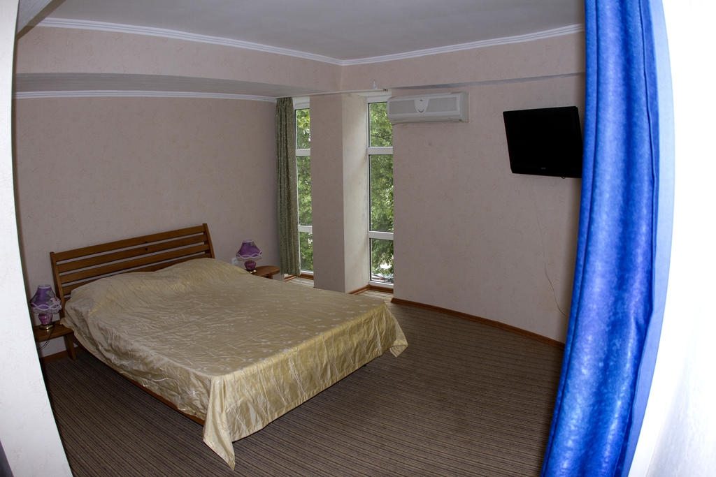 Двухместный (Небольшой, Без балкона) отеля Ростовчанка, Лазаревское