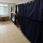 Шестиместный Мужской (Спальное место на двухъярусной кровати в мужском общем номере 26), Хостел Близко