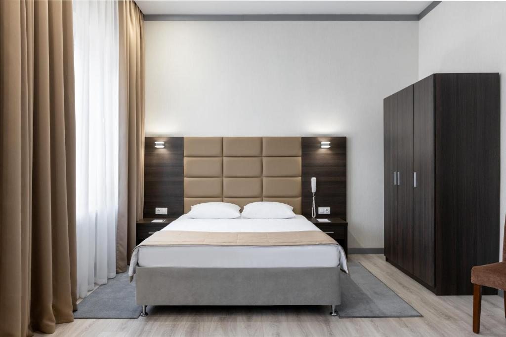 Двухместный (Улучшенный двухместный номер с 1 кроватью) отеля Parallel Congress by Stellar Hotels, Краснодар