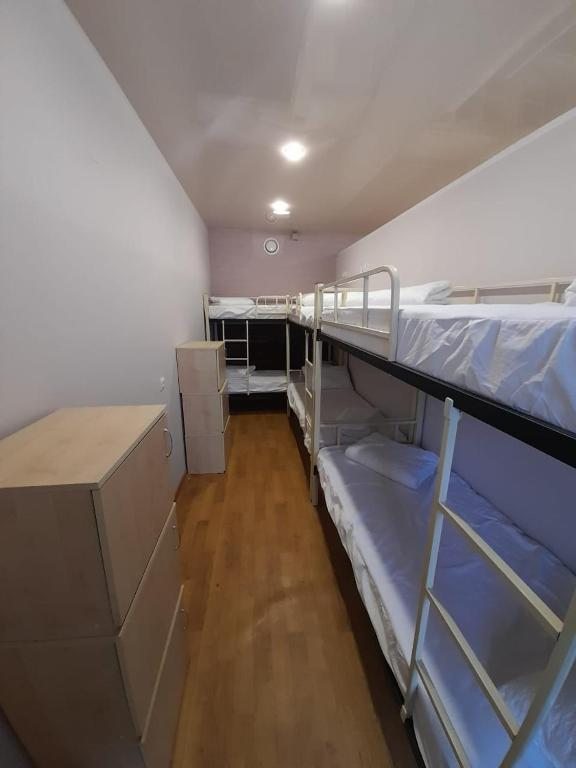 Номер (Спальное место на двухъярусной кровати в общем номере для мужчин) хостела Vitus, Краснодар