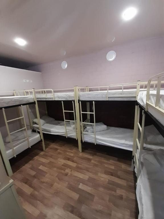 Номер (Спальное место на двухъярусной кровати в общем номере для мужчин) хостела Vitus, Краснодар