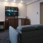 Телевизор + диван