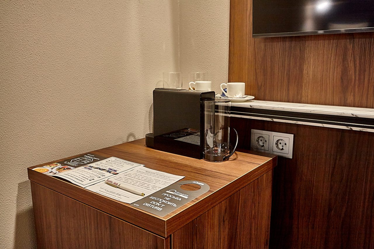 Кофемашина или Чайный набор.