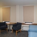 Две кровати по 90 см. В номере с/у, душевая комната.