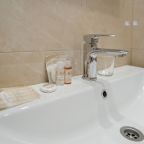 Принадлежности для душа.