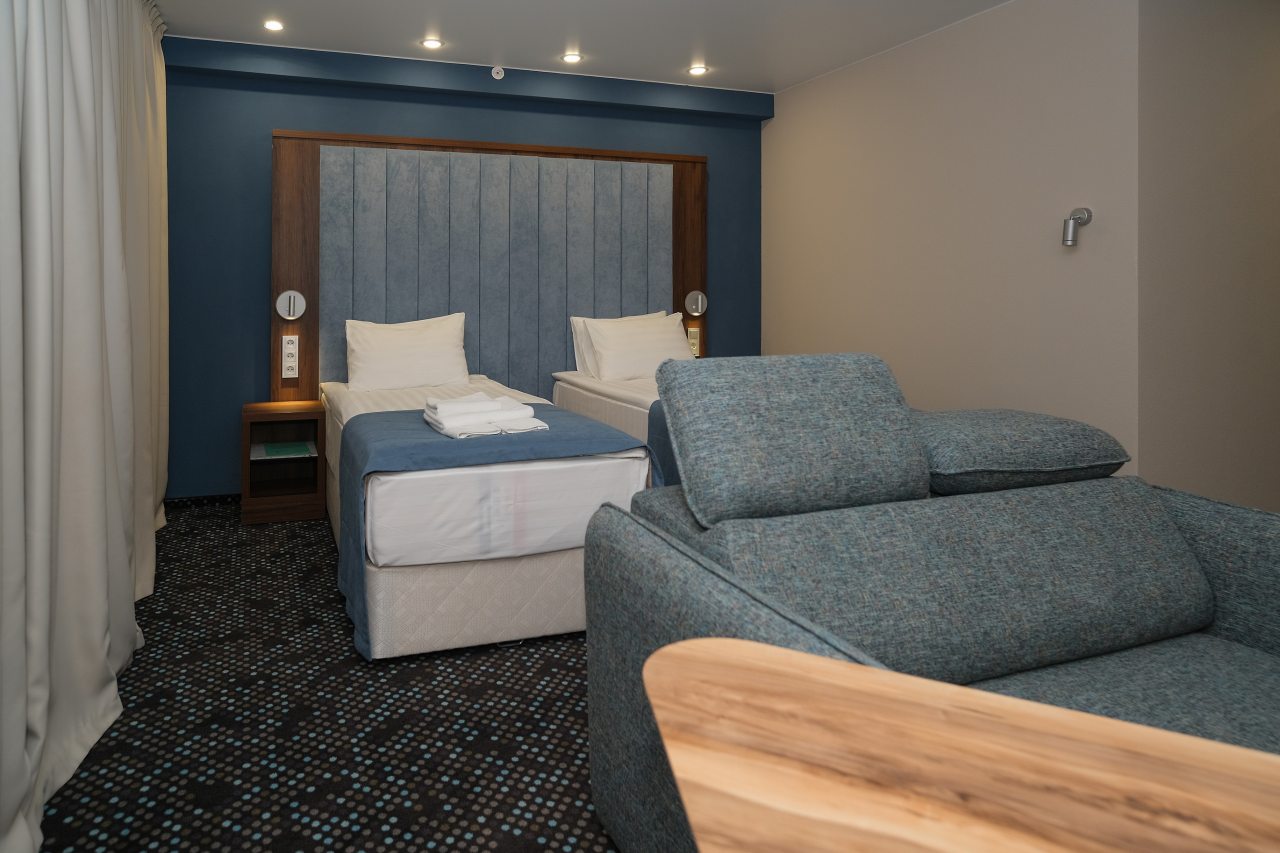 Просторный однокомнатный номер с двумя раздельными кроватями