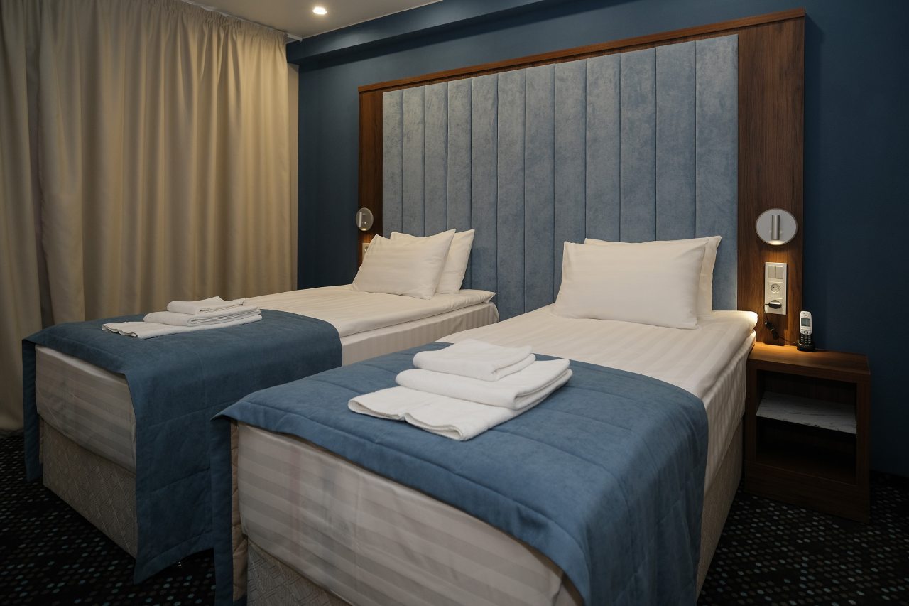 Просторный однокомнатный номер с двумя раздельными кроватями